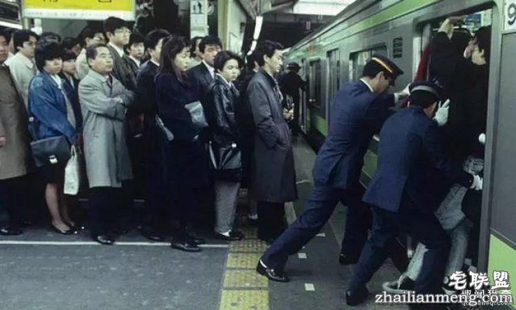 别忽略这些蓝领职业，他们可能是你收入的十几倍！