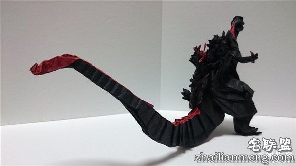 膜拜：神人只用一张纸折出的霸气哥斯拉手办