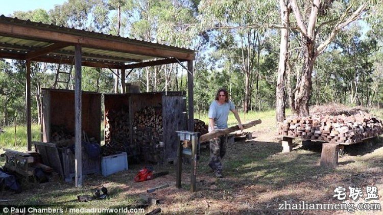 澳大利亚一对夫妻，用集装箱给自己造了栋房