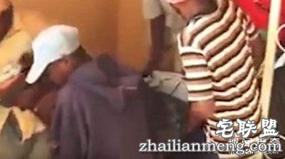 人妻阴部和隔壁老王GG分不开!惊动百村民破门欣赏