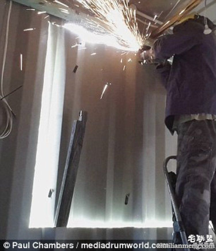 澳大利亚一对夫妻，用集装箱给自己造了栋房