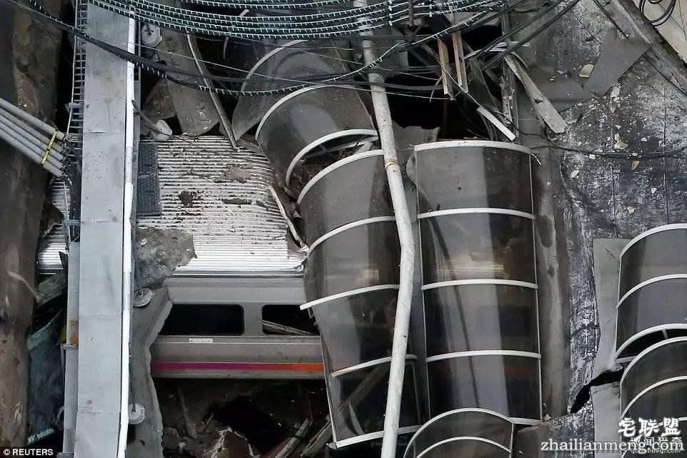 没有高铁就算了, 这个国家的火车还总出轨！