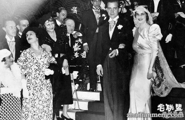 她是上世纪最有钱女人，离婚7次睡遍王子和明星