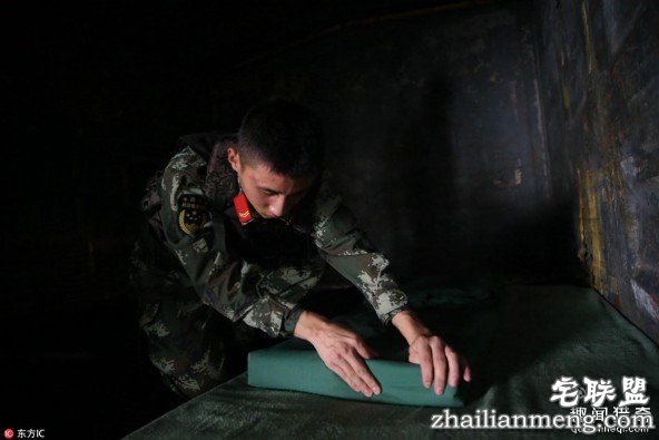 睡在钱堆里是什么感觉的？揭秘押钞官兵的生活 第8张图片