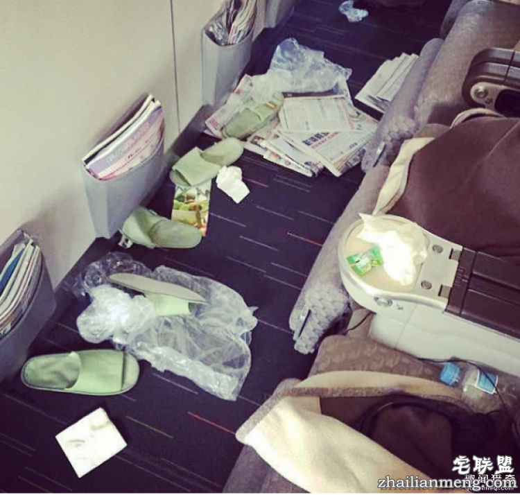 脱鞋、裸体、啪啪啪…这五种坐飞机遭遇的难以忍受的行为你最讨厌哪一种？