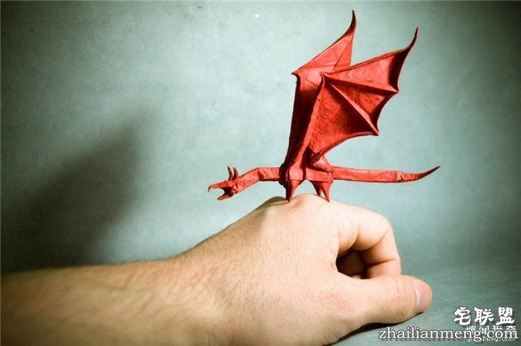 西班牙帅哥音乐家爱折纸，还折出了一个新高度