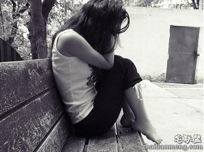 全裸女子正要生孩子时男友一句「我在发情」，接着就「霸王硬上弓」性侵她!