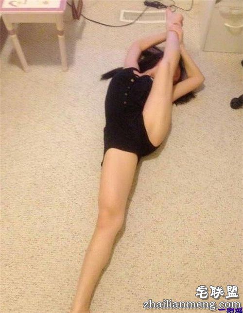 进门前先把这袋垃圾扔出去好吗?