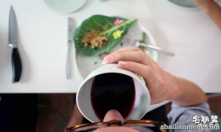 现在，你可以把爱人的骨灰做成咖啡杯