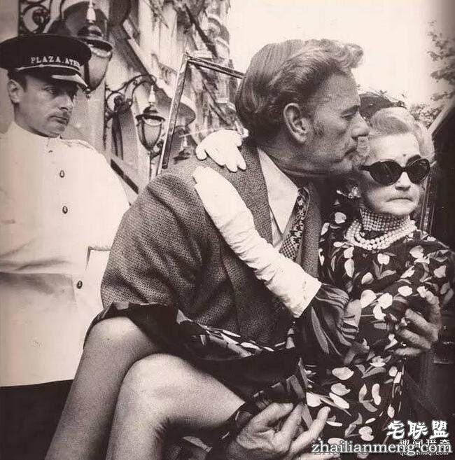 她是上世纪最有钱女人，离婚7次睡遍王子和明星