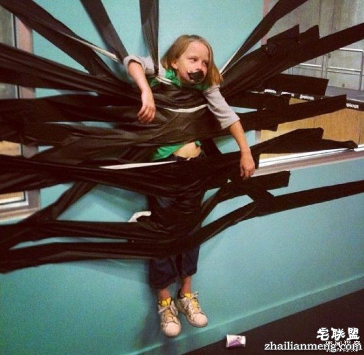 为了惩罚犯错的熊孩子，这些父母使上了大招