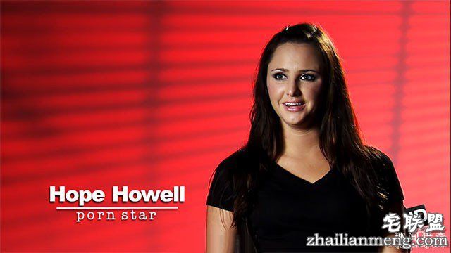 世界首对男女挑战《空中跳伞爱爱》!还来了4次，差点忘了打开伞!