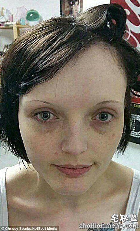 3a43262800000578-3926872-chrissy_spends_between_three_and_12_hours_on_each_photoshoot_tra-a-51_1478862946637