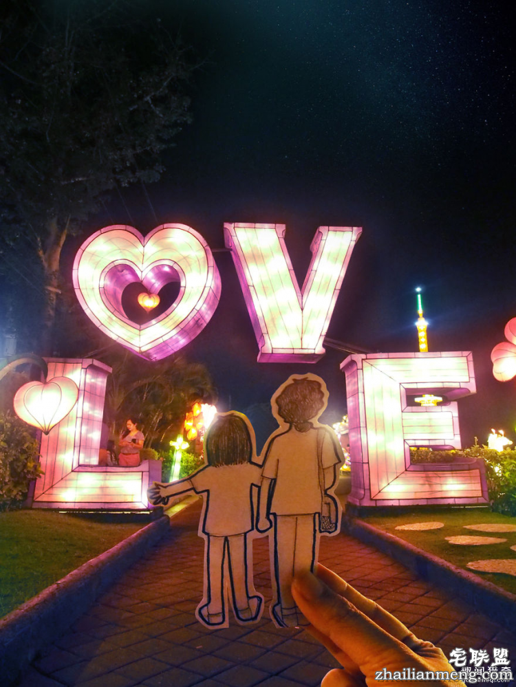 另类旅行照，带着漫画去旅行！