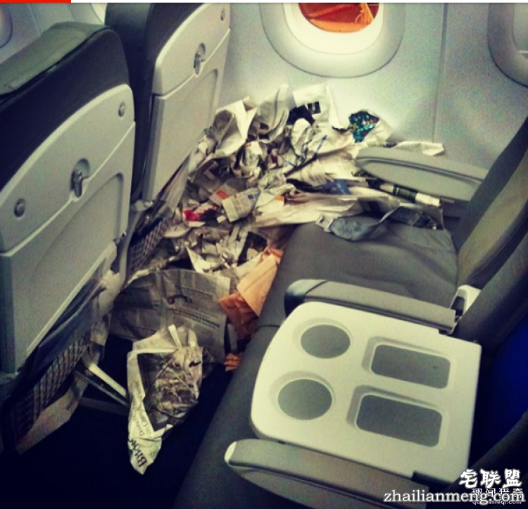 脱鞋、裸体、啪啪啪…这五种坐飞机遭遇的难以忍受的行为你最讨厌哪一种？