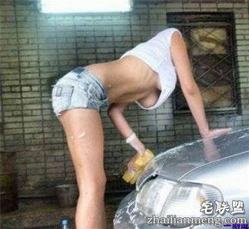 我已经把睡衣脱了 你进来吧