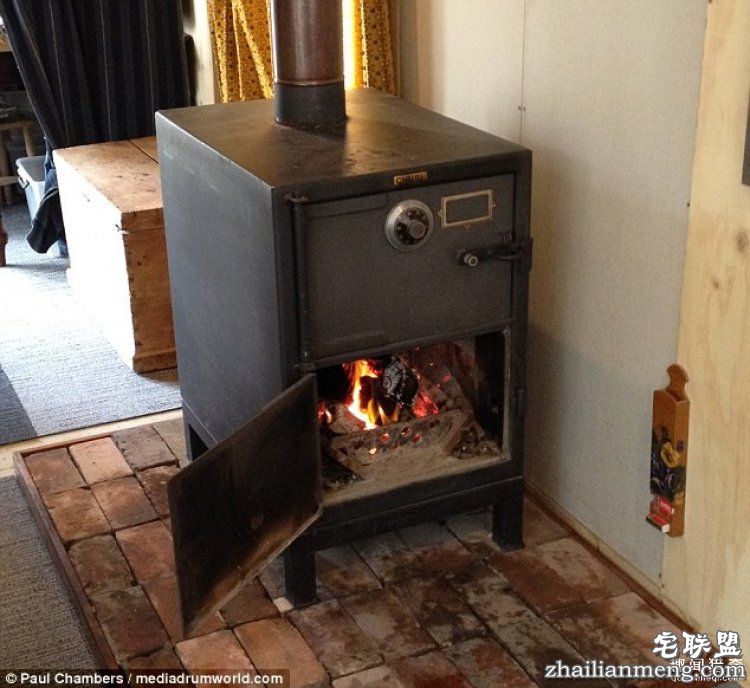 澳大利亚一对夫妻，用集装箱给自己造了栋房