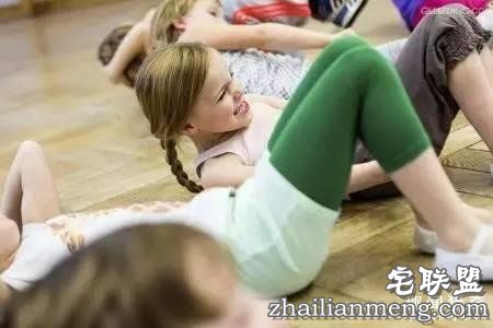 仰卧起坐会导致瘫痪？国外已叫停