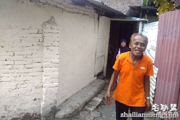 62岁男子在「车祸中丧命」妻子伤心不已，但1年后他竟在农历七月「奇蹟复活」....妻子都吓晕了！