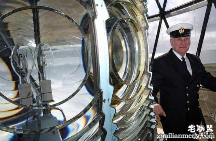 这个大爷同时干了20份工作，67岁也不退休