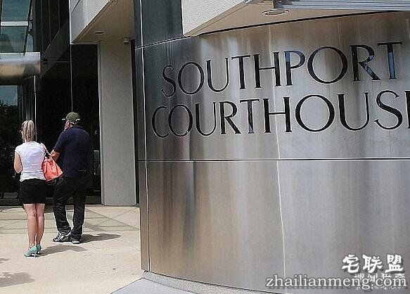 变态妈妈逼9岁女儿穿兔女郎装让男人强暴，捆绑口爱爱还不是最可恶的…