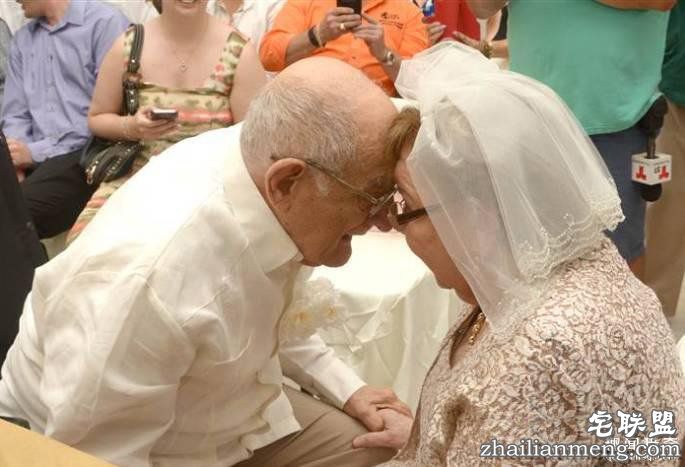 她以为自己会孤独终老,却在80岁的时候遇到真爱~