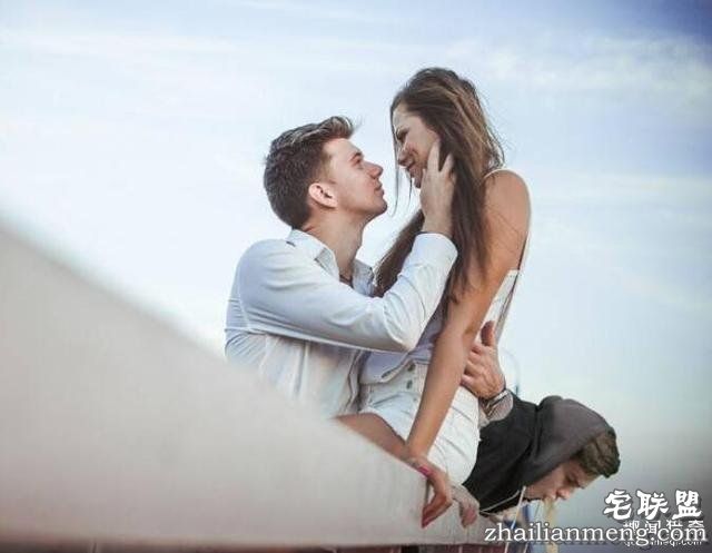 现实生活中让人忍俊不禁的“电灯泡”，很无奈