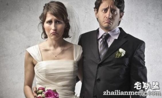 「跟女人爱爱真的很噁心！」妈妈以死相逼，男同志边做边哭痛苦表白「觉得自己被强暴了...」