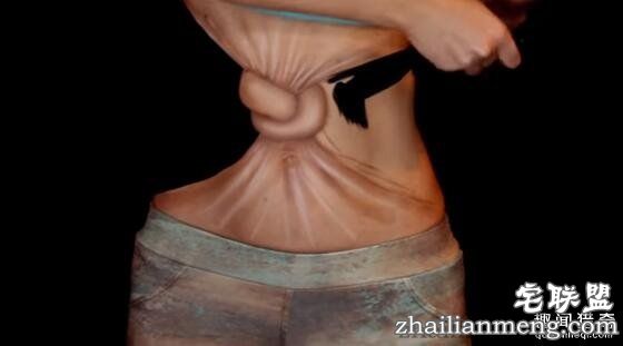 国外辣妹惊悚化妆技：把腰系了个死扣