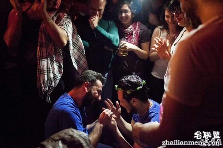 这两个叙利亚男同志的故事，会让你再一次相信爱情