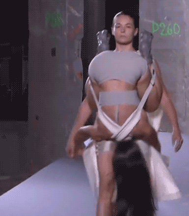 据说这样的美女，看了后都会情不自禁的喜欢...