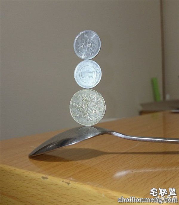 硬币还能用来做什么？一个大写的服！