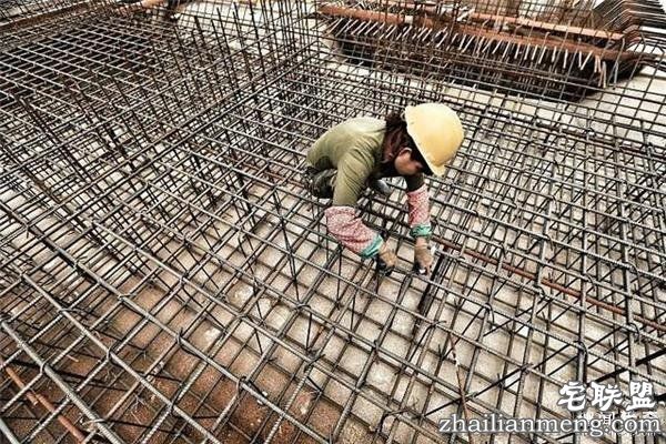 这是一双中国47岁母亲的双手 看到她每天做的东西 你还敢抱怨你的生活吗...?