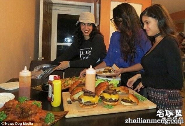 男子带着两个女友，和妻子过上了一夫三妻的生活