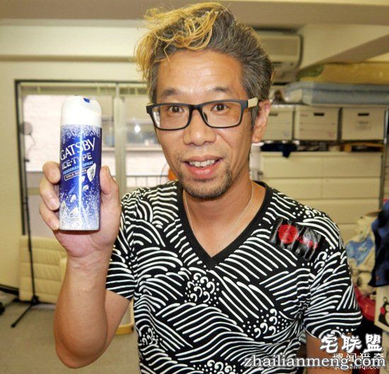 大叔往羞羞部位喷了止汗喷雾，冰火两重天爽歪歪