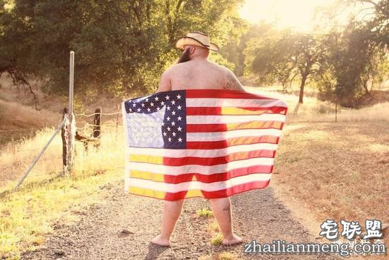 胡子大叔拍性感写真扮美人鱼，天真表情辣瞎双眼