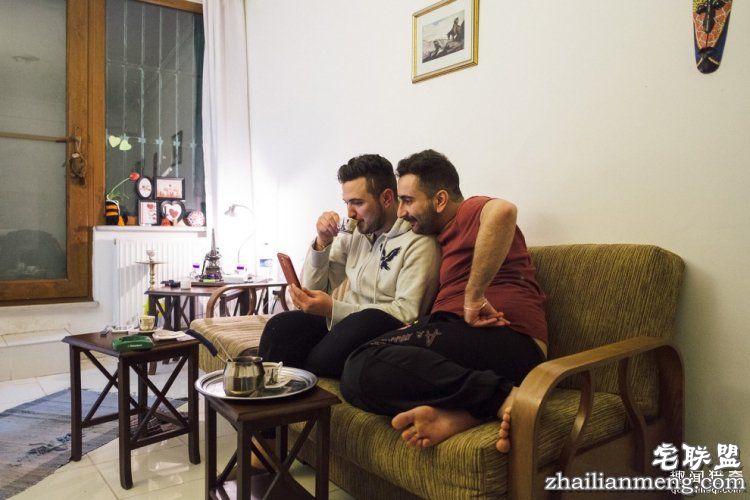 这两个叙利亚男同志的故事，会让你再一次相信爱情