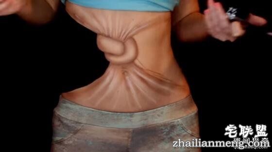 国外辣妹惊悚化妆技：把腰系了个死扣