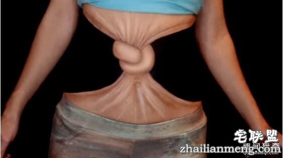 国外辣妹惊悚化妆技：把腰系了个死扣