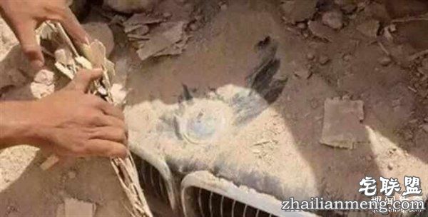 男子挖地三尺找到神秘宝藏：价值百万宝马车