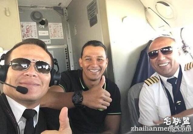 足球队飞机没油又机械故障?路过客机听见坠机真相