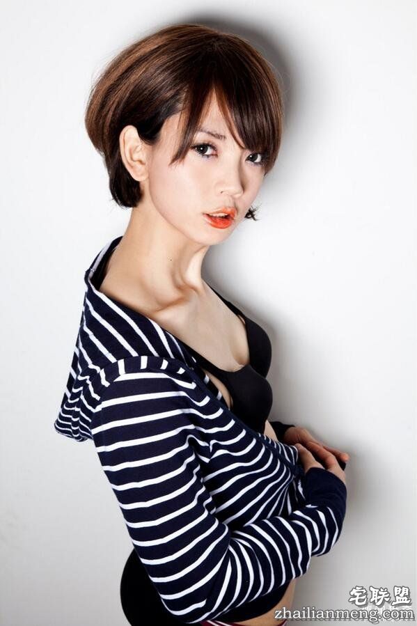 5位「美到女生会恨」的男扮女装「卸妆后超帅」网路红人。#5连男粉丝都忍不住下跪求婚!