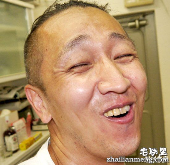 大叔往羞羞部位喷了止汗喷雾，冰火两重天爽歪歪