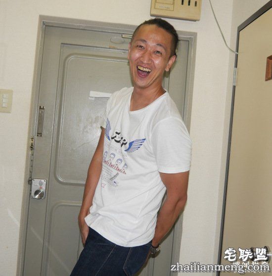 大叔往羞羞部位喷了止汗喷雾，冰火两重天爽歪歪