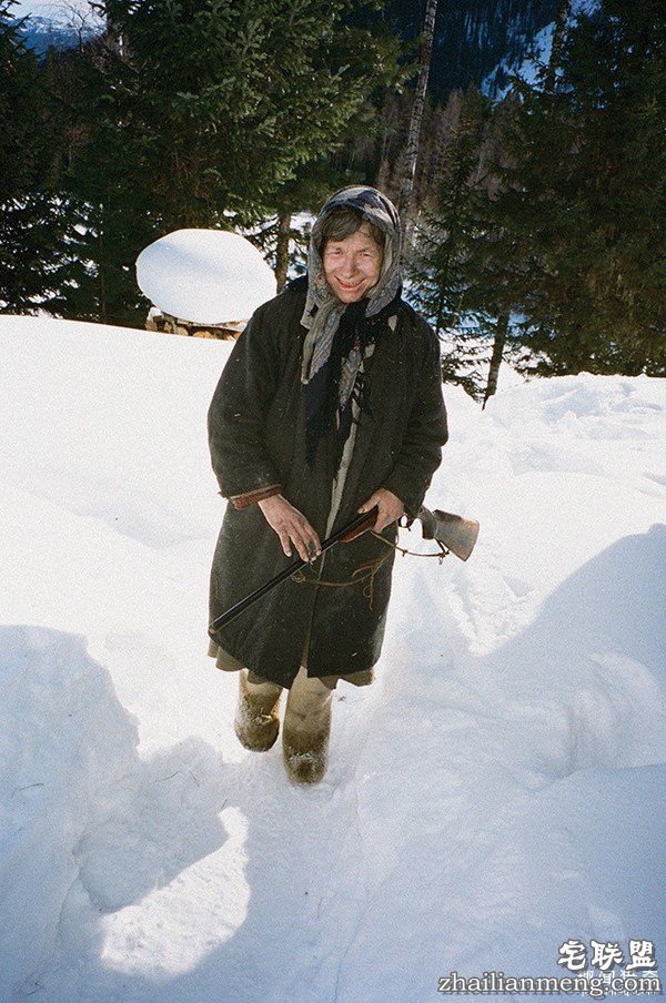 这家人「42年来与世隔绝」连二战也不知道，看到塑胶袋惊：「会皱的玻璃!」