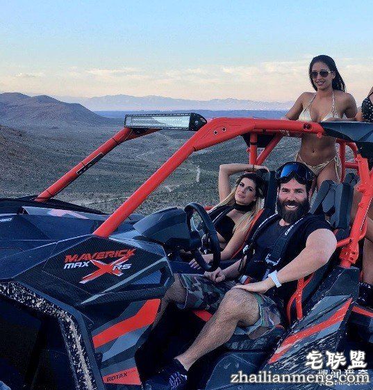 “有钱女孩任你摆布”，荒淫之王炫富呛网友