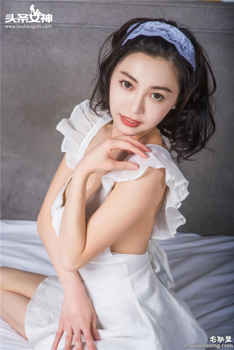 [头条女神] 靓丽白裙美女小爱笑容迷人图片 第209期第5张