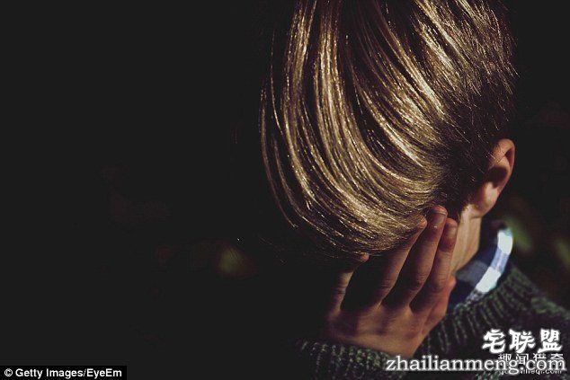 他12岁时生病「妈妈跟他爱爱」认为可以治癒他，20年后告诉妻子人生就毁了!