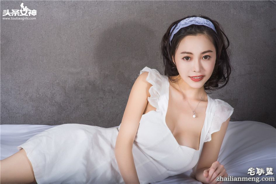 [头条女神] 靓丽白裙美女小爱笑容迷人图片 第209期第4张