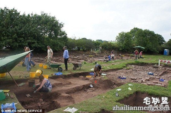 男子花光积蓄买地：竟意外发现中世纪古城